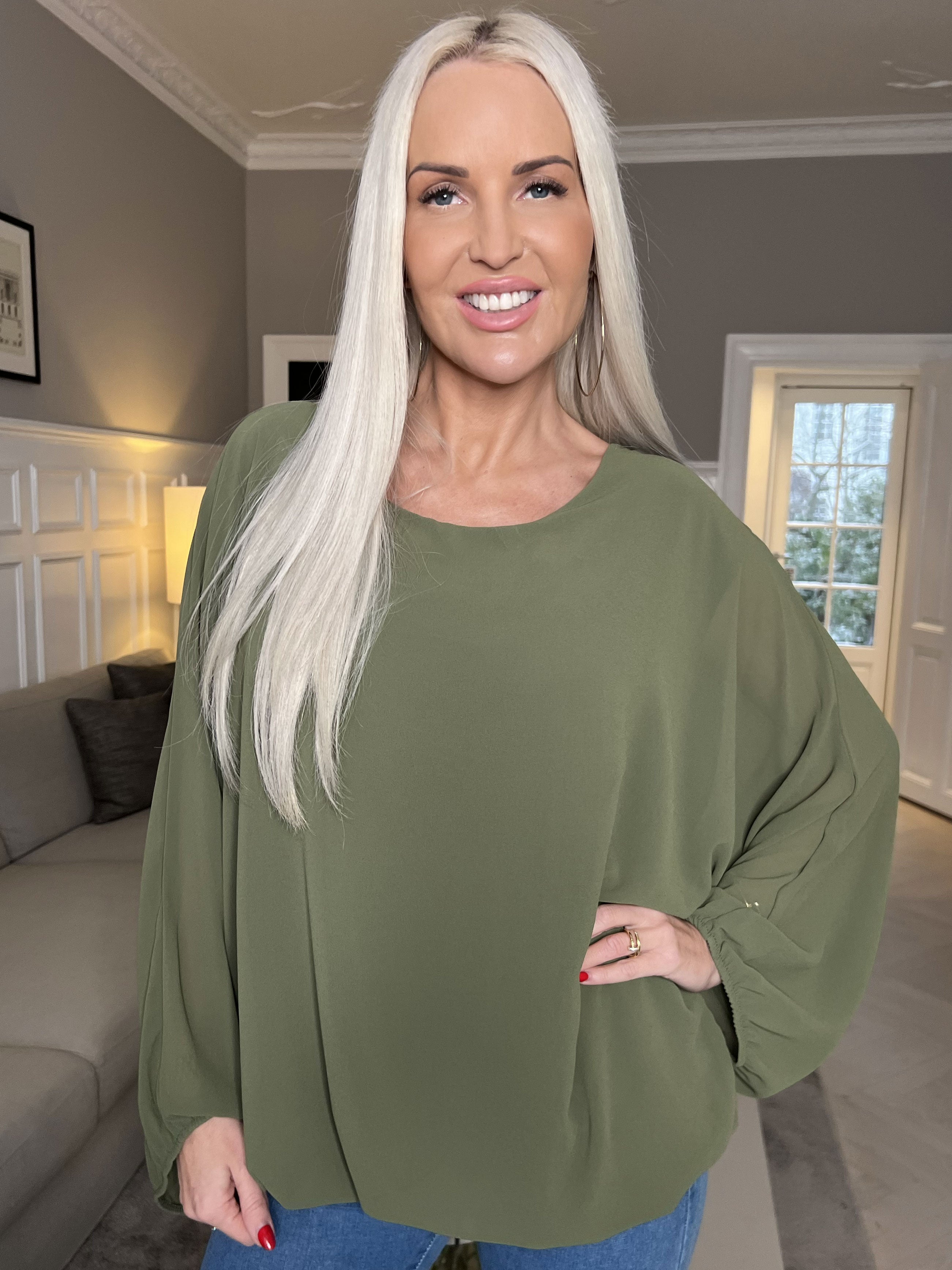 Destiny Plain - Bluse i chiffon med flagermusærmer